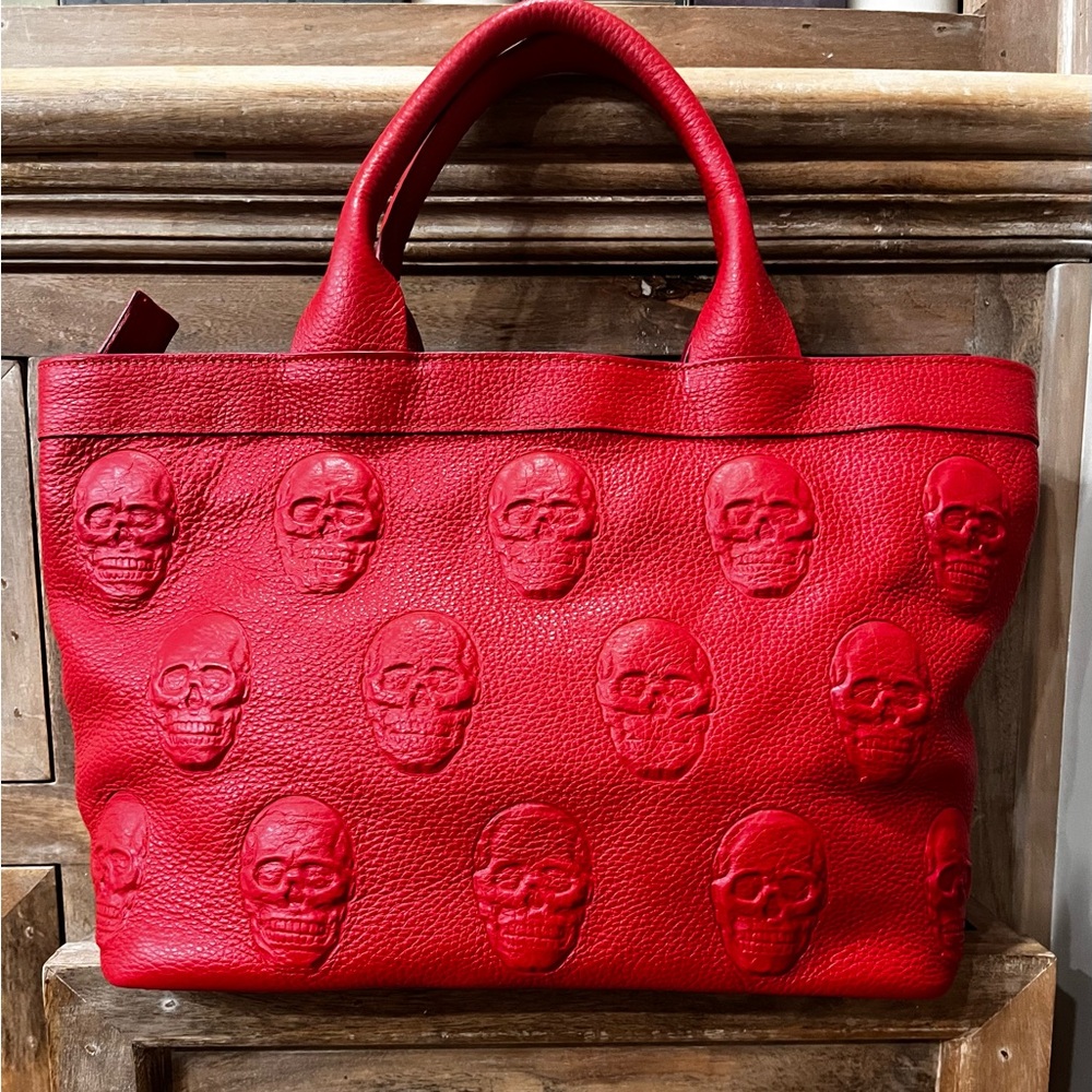 NWT IO Pelle Italia Mousse Red 3D Embossed Skull Tote Bag Medium Top Zip Leather
